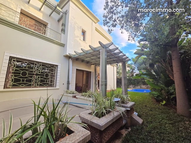 Villa meublée 5 Ch. Jardin Piscine 560m² — 2