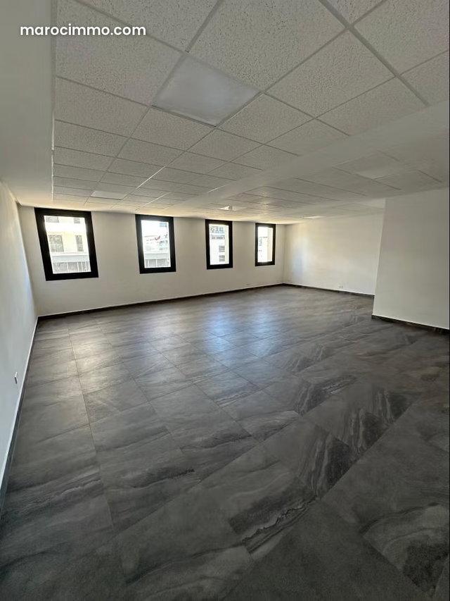 Beaux bureaux à louer à Casablanca Finance City. Superficie 96 m². Double vitrage — 2