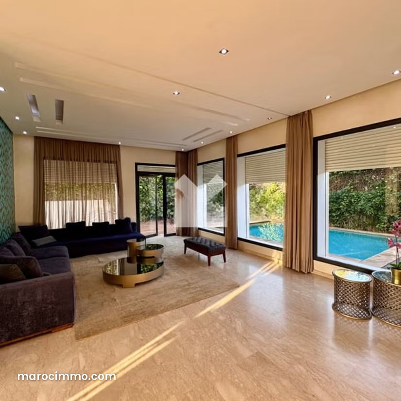 Villa 5 chambres avec terrasse, Bouskoura centre à vendre — Bouskoura