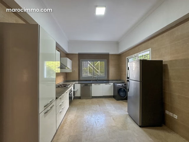 Location villa de haut standing à Ain Diab Extension. 5 pièces. Belle terrasse et jardin — 4