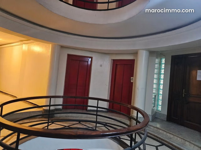 Bureau à vendre en Centre Ville. Superficie 108 m². Concierge — 3