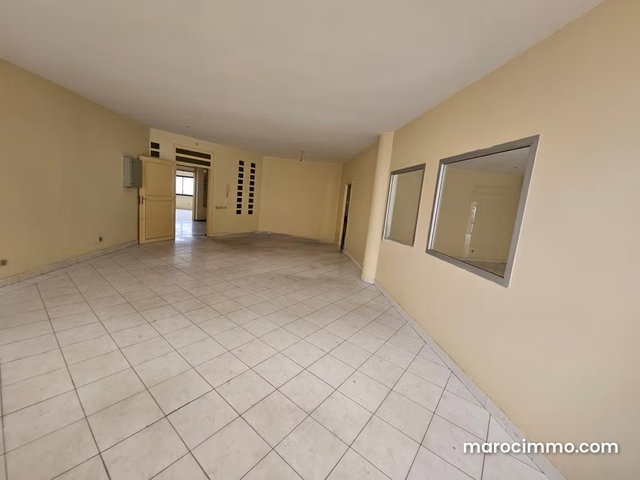 Location de bureaux en Centre Ville. Surface totale 90 m². Résidence avec concierge — 3