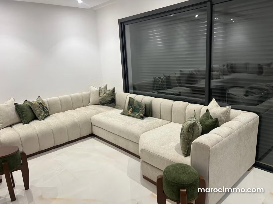160 sqm Apartment, 3 Bedrooms with Terrace, Souissi, Rabat — Rabat