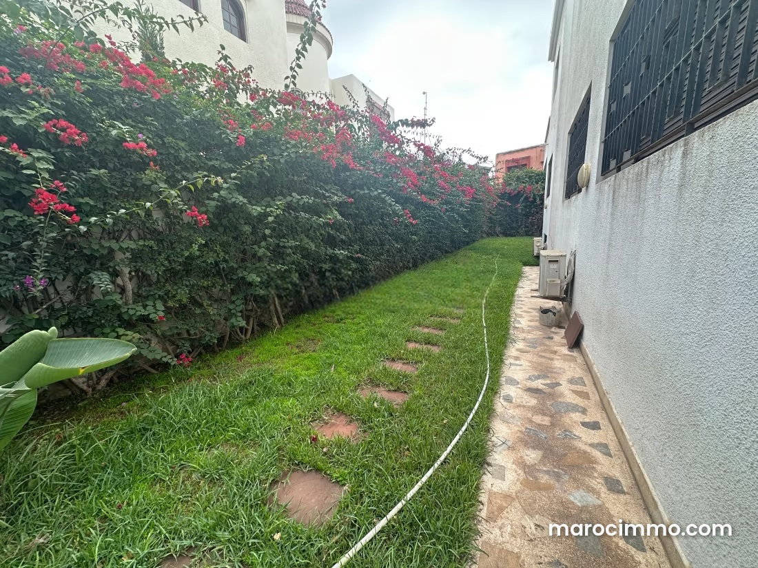 700 m² Villa for Rent in El Manar El Hank, Casablanca — Casablanca