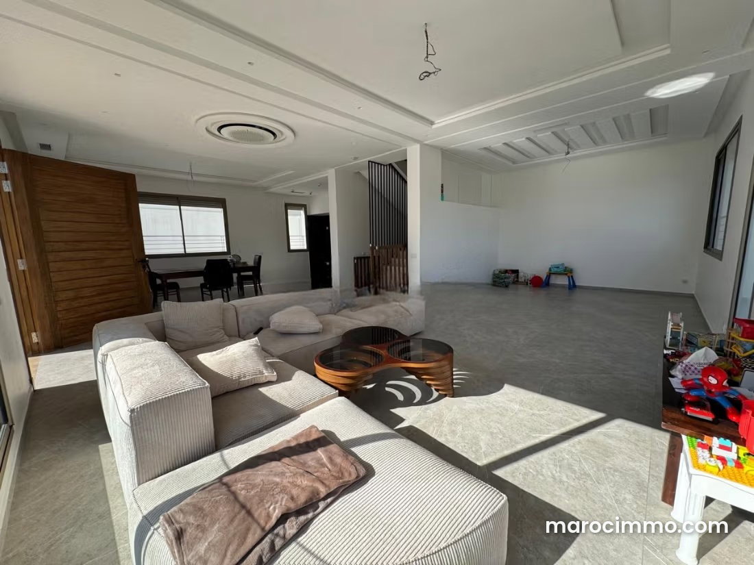 Maison 303 m² avec jardin, Harhoura, Temara — Temara