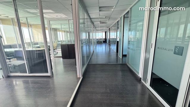 Bureaux en location à TWIN CENTER. Superficie 330 m². Terrasse et ascenseur — 2