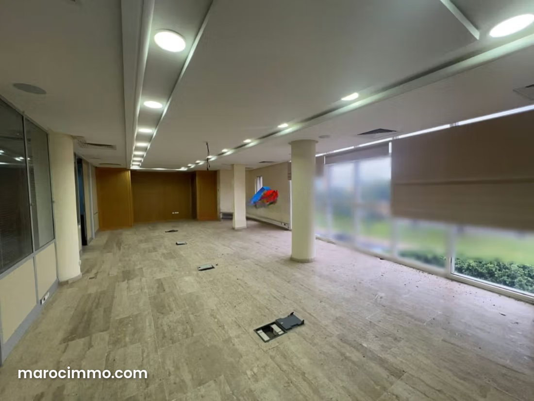 Bureau 2000 m² avec garage 14 places, quartier Hassan, Rabat — Rabat