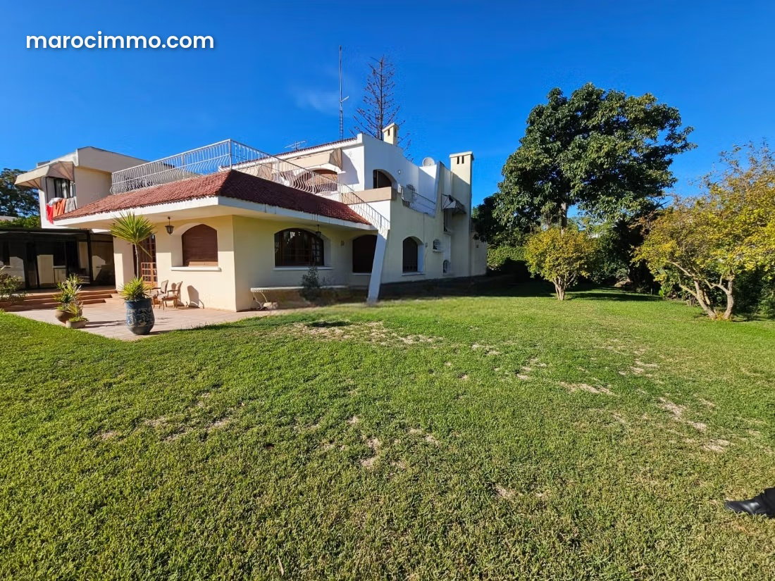 Villa 1900 m² avec 7 chambres à vendre, Souissi Rabat — Rabat
