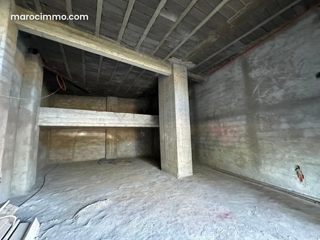 Local commercial en vente à Guéliz. Surface de 99 m². Ascenseur — 3