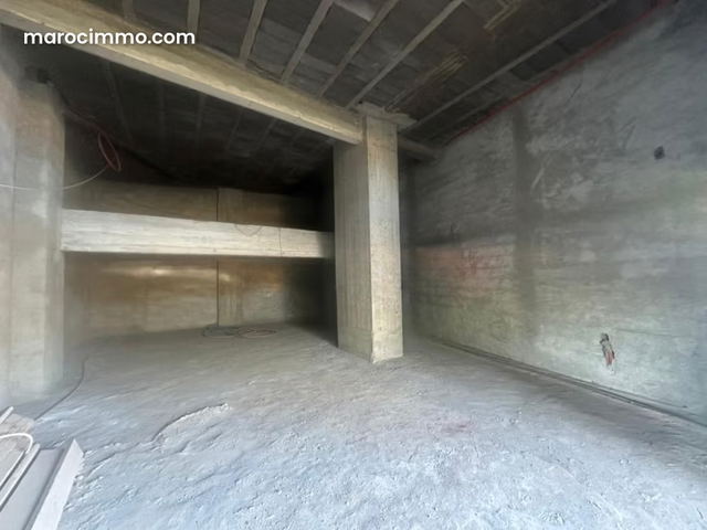 Local commercial en vente à Guéliz. Surface de 99 m². Ascenseur — مراكش