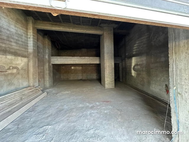 Local commercial en vente à Guéliz. Surface de 99 m². Ascenseur — 2