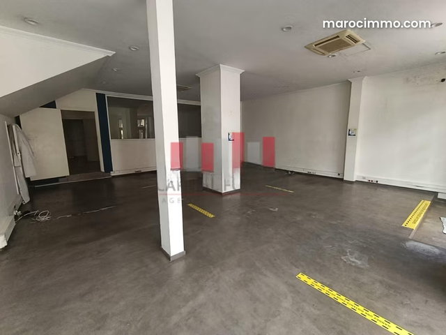 Local commercial de 115m2 à la location Avenue des FAR — 2