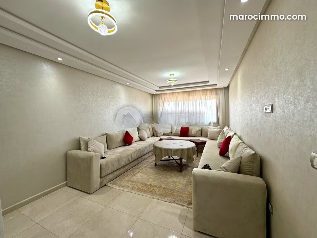 شقة بثلاث غرف نوم وشرفة رحبة في مركز بوسكورة — بوسكورة