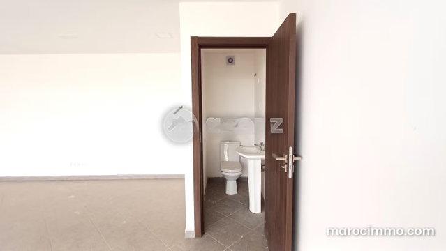 Bureau à louer 59 m² Oulad Azzouz Dar Bouazza — 4