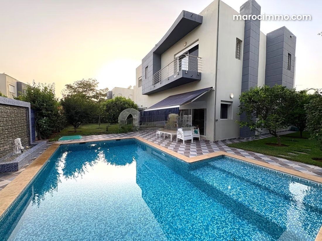 630 m² Villa with Swimming Pool, Nouaceur, 4 Bedrooms, South-Facing — Nouaceur