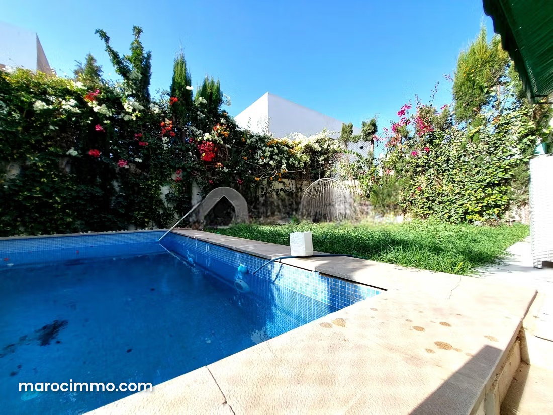Villa 240 m² avec piscine et jardin à Dar Bouazza — Dar Bouazza