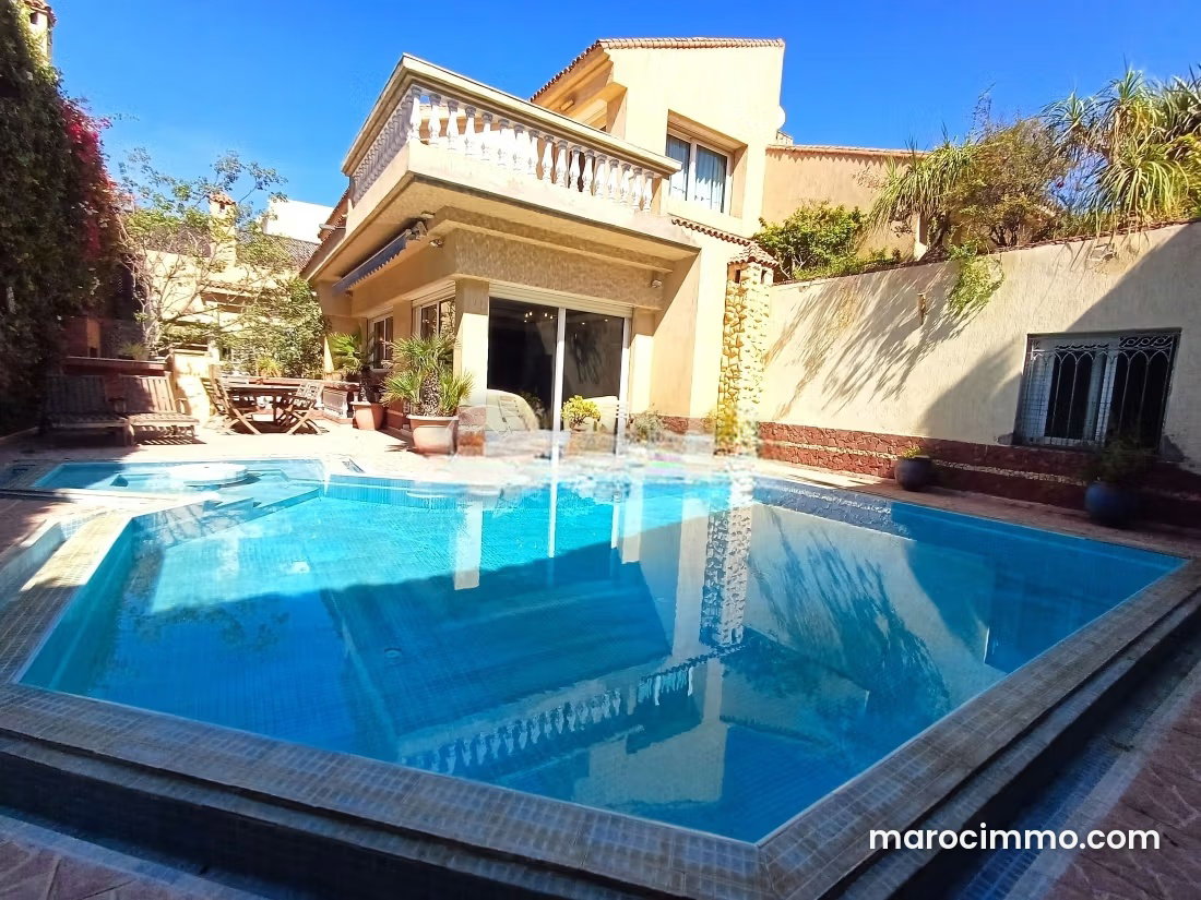 692 sqm Villa with Swimming Pool for Sale in Laimoune, Casablanca — Casablanca