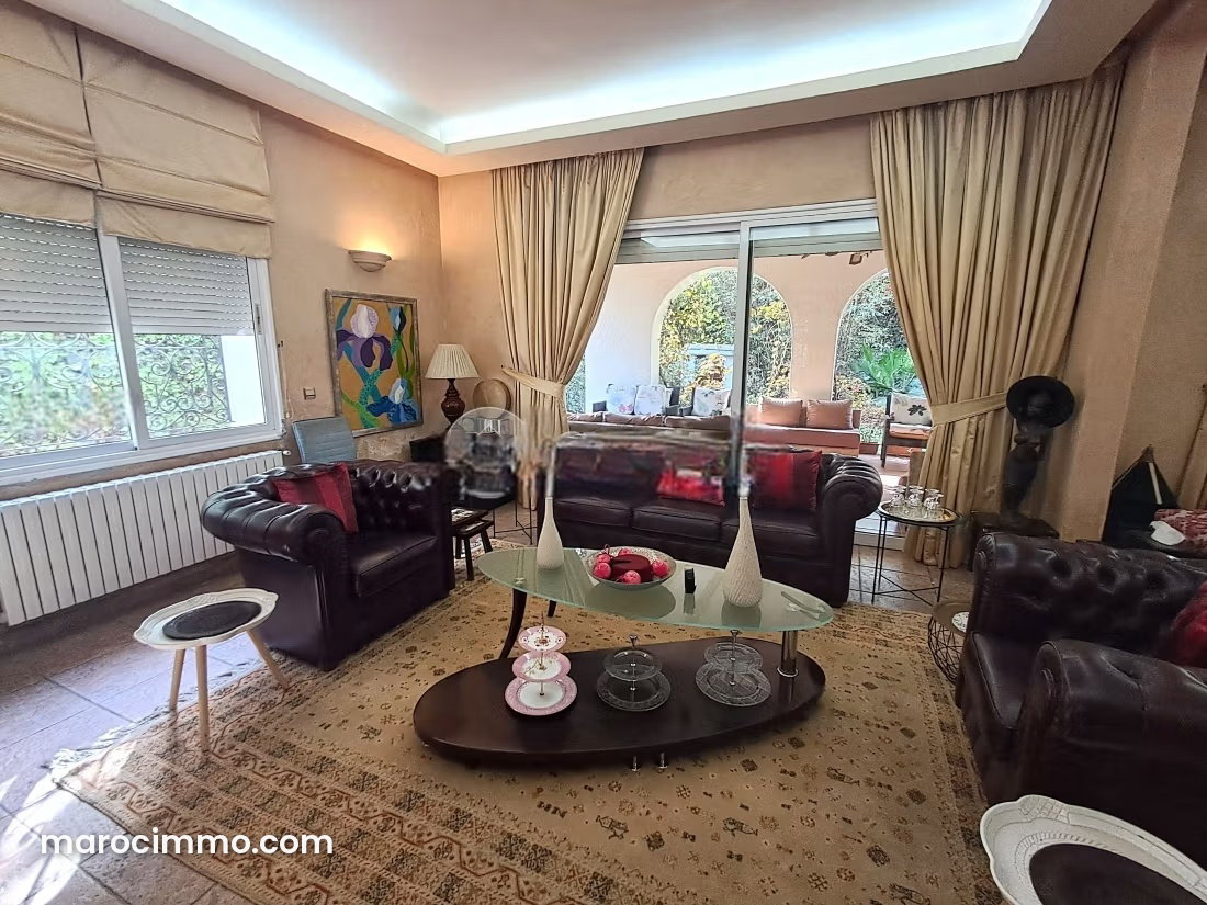 Villa 730 m² avec piscine et jardin à vendre, Oasis Casablanca — Casablanca