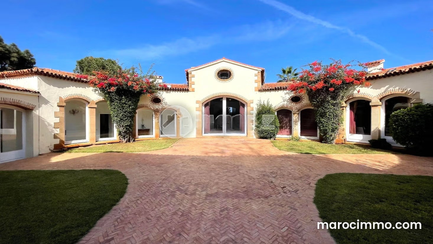 Villa neuve 4400 m² avec piscine et jardin à Anfa, Casablanca — Casablanca