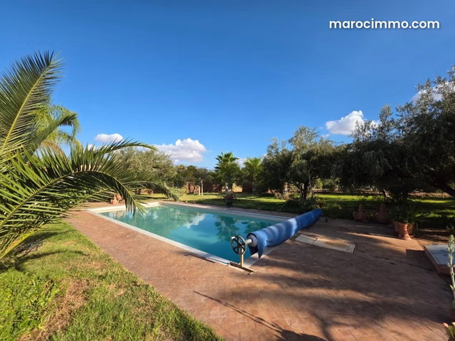 Villa and small house on 2.6 ha in Marrakech — 2
