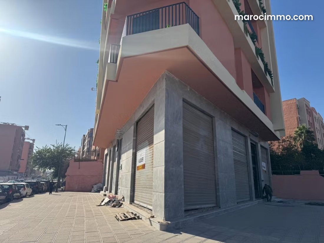 Commercial premises for rent in Guéliz, Marrakech, on a street corner — Marrakesh