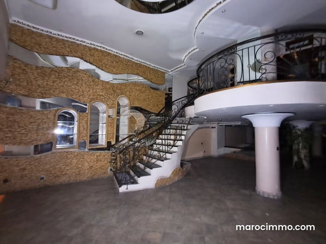 Commerce à vendre 250 m² Moulay Youssef Casablanca — 2
