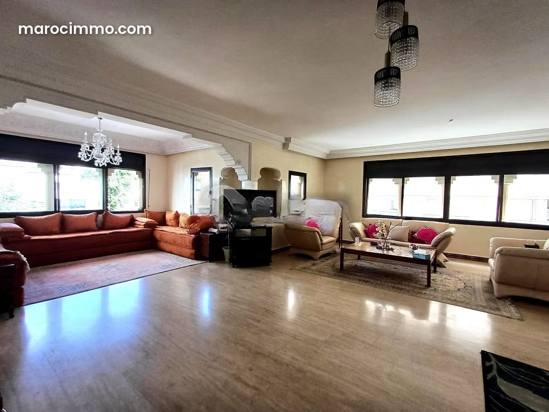 Spacious 208 sqm apartment for sale in Racine, Casablanca — Casablanca