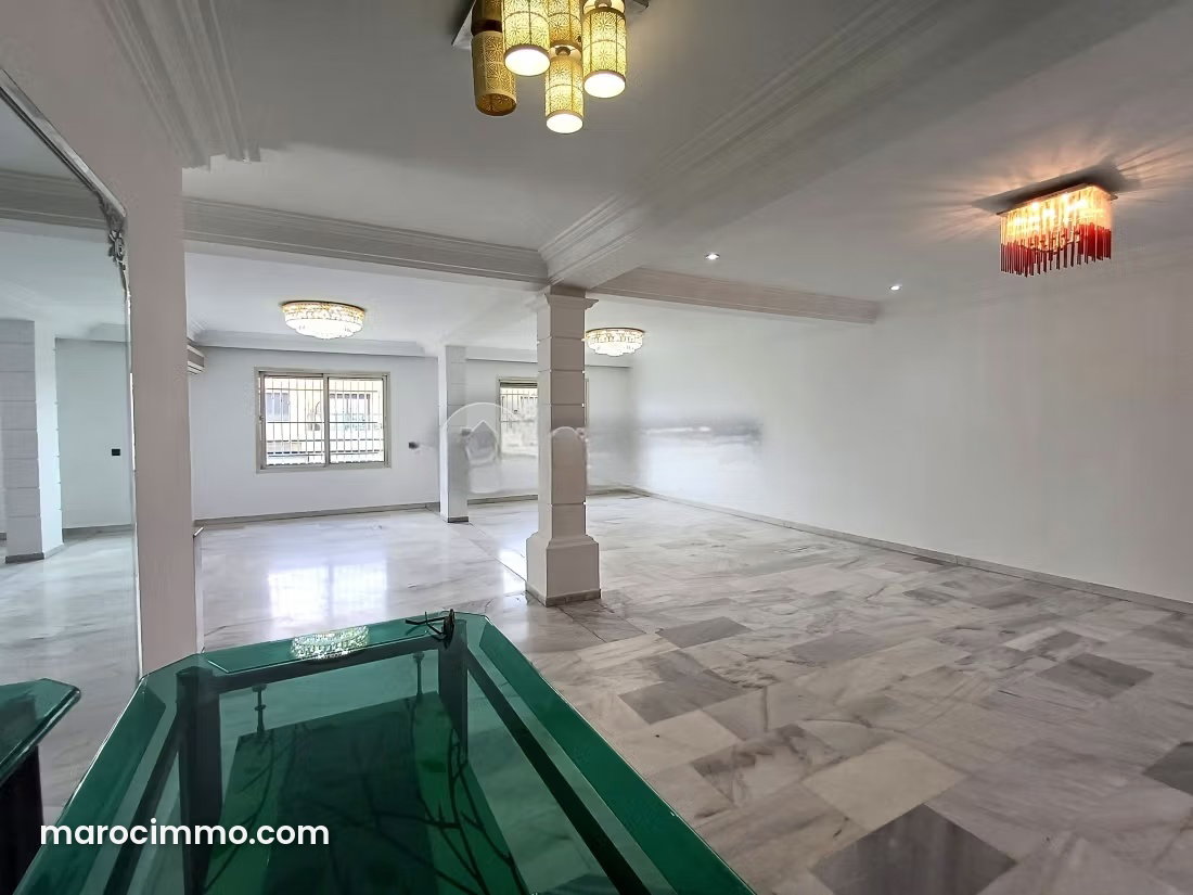 Appartement 135 m², 3 chambres, terrasse, Quartier des Hôpitaux — Casablanca