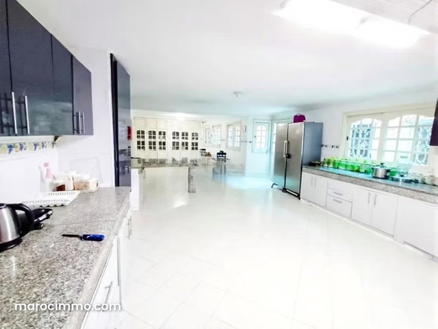 Splendide villa à vendre à Californie. 5 chambres. Meublé — 5