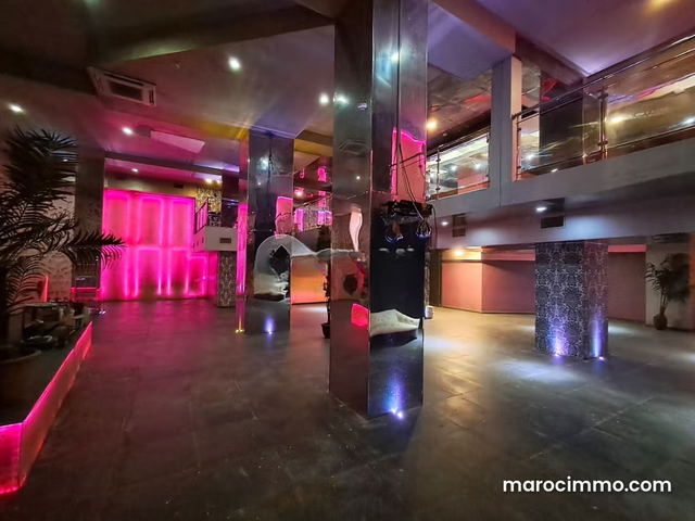 Commerce à vendre 590 m² Triangle d'Or Casablanca — Casablanca