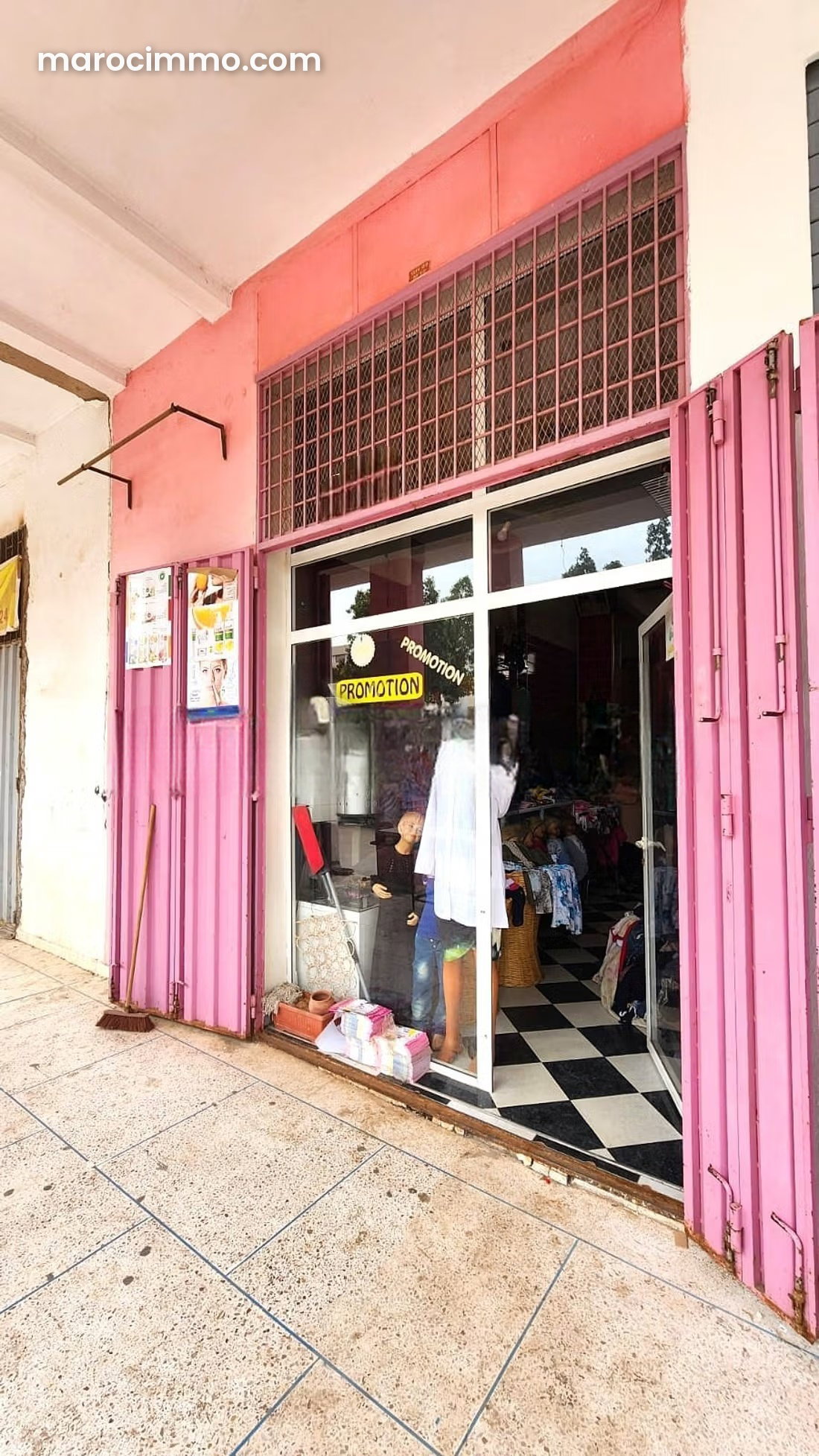 Local commercial 36 m², Cité Adrar, Agadir, plain, pied accessible — Agadir