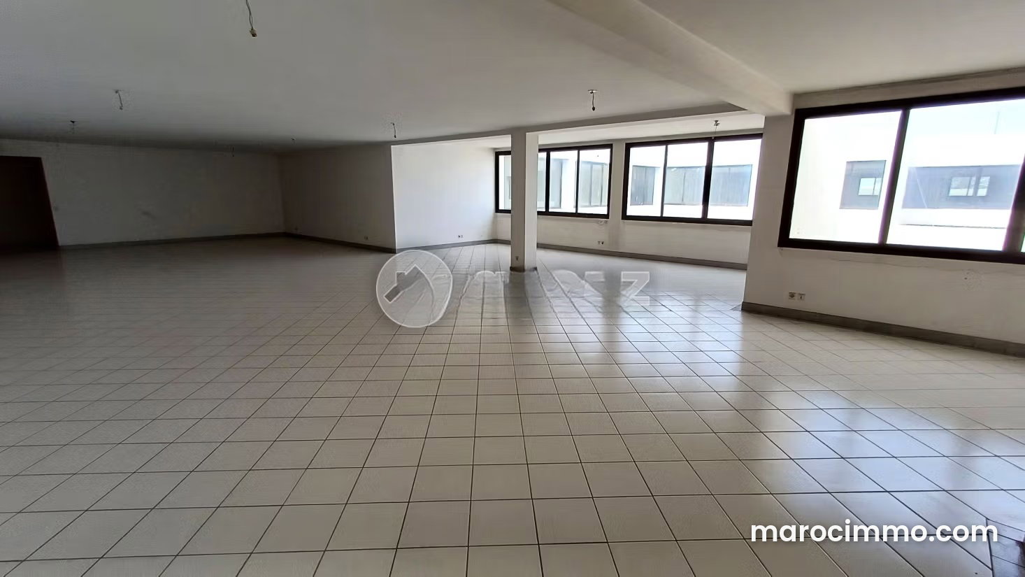 186 m² Office in La Gironde, Casablanca, with Parking — Casablanca