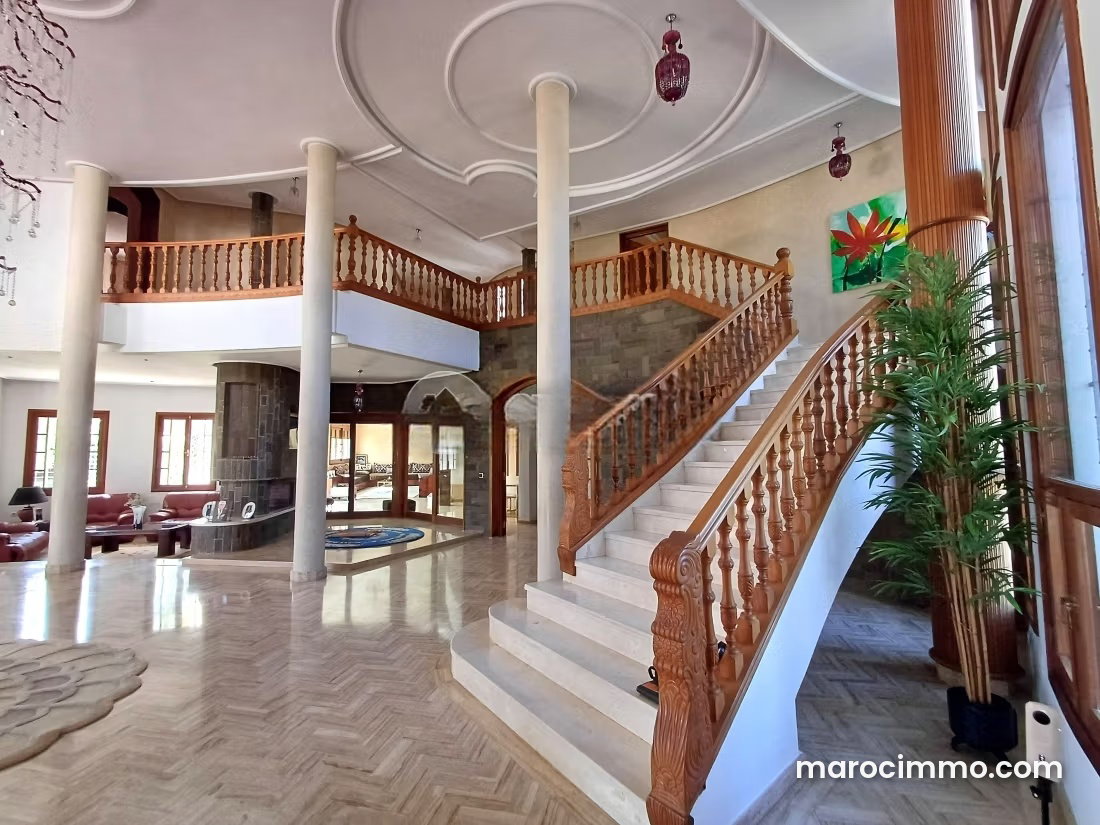 3,000 sqm Villa in Souissi, Rabat: Eight Bedrooms, Private Garden — Rabat