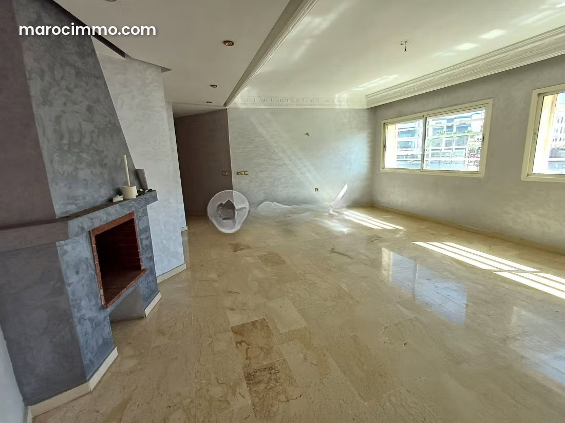 2-Bedroom Apartment to Renovate in Aïn Chock, Casablanca — Casablanca