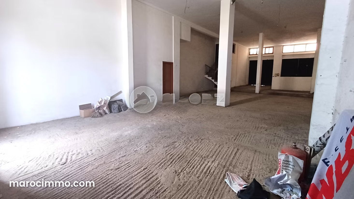 Local commercial spacieux à vendre à Sidi Maarouf Casablanca avec double accès — Casablanca