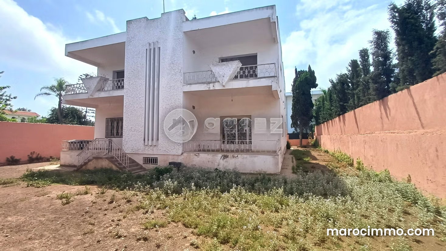 فيلا رحبة للبيع بحي راسين في الدار البيضاء — الدار البيضاء