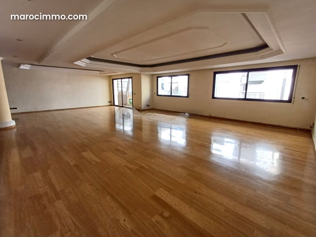 280 sqm Apartment to Renovate in Casablanca's Racine District — Casablanca