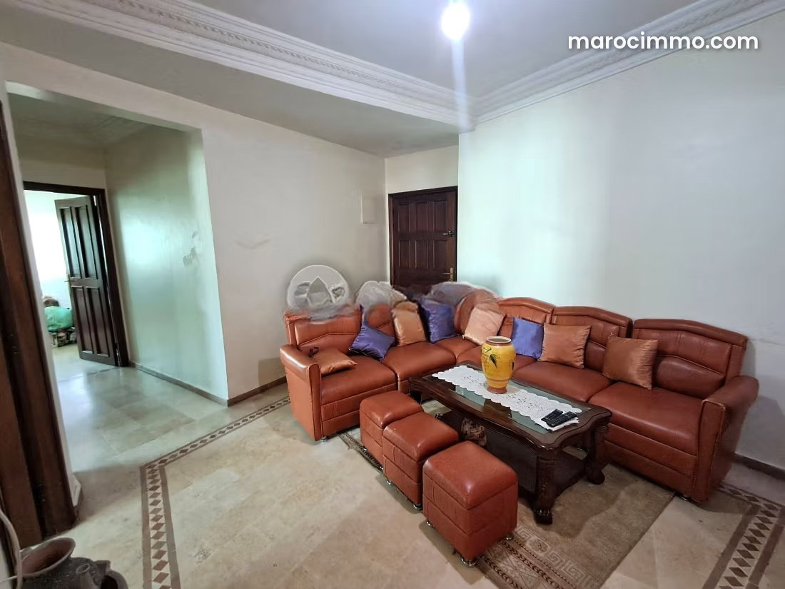 شقة مضيئة مع شرفة للبيع بحي بلفدير في الدار البيضاء — الدار البيضاء