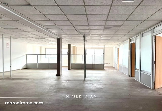 Spacieux Bureau de 322m² Blvd Roudani — 2