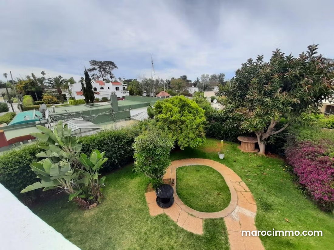 1,000 sqm Office with Garden and Terrace, Souissi, Rabat — Rabat