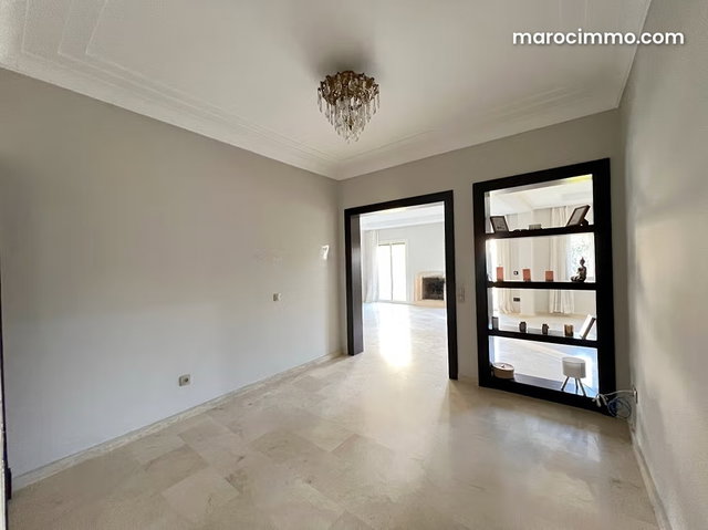 À Louer: Magnifique Rez de Jardin de 677 m² avec Jardin Privatif de 494 m² – Résidence Prestigieuse Avec Piscine — 2