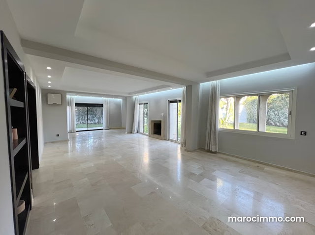 À Louer: Magnifique Rez de Jardin de 677 m² avec Jardin Privatif de 494 m² – Résidence Prestigieuse Avec Piscine — 3