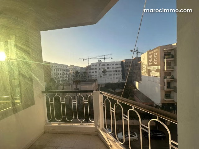 Bel appartement à vendre à Les Hôpitaux. 3 chambres. Service de concierge, cheminée — 4
