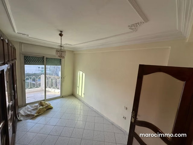Bel appartement à vendre à Les Hôpitaux. 3 chambres. Service de concierge, cheminée — 5