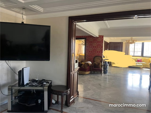 Superbe appartement à vendre à Racine Extension. 4 chambres. Cheminée. Bien ensoleillé — 2