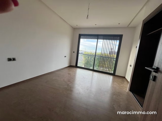 Vend appartement à Souissi. 3 chambres — 5