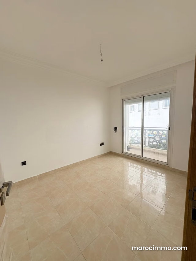 Appartement à vendre à Nouinouiche: 2 chambres salon cuisine américaine et parking souterrain dans résidence avec piscine — 5