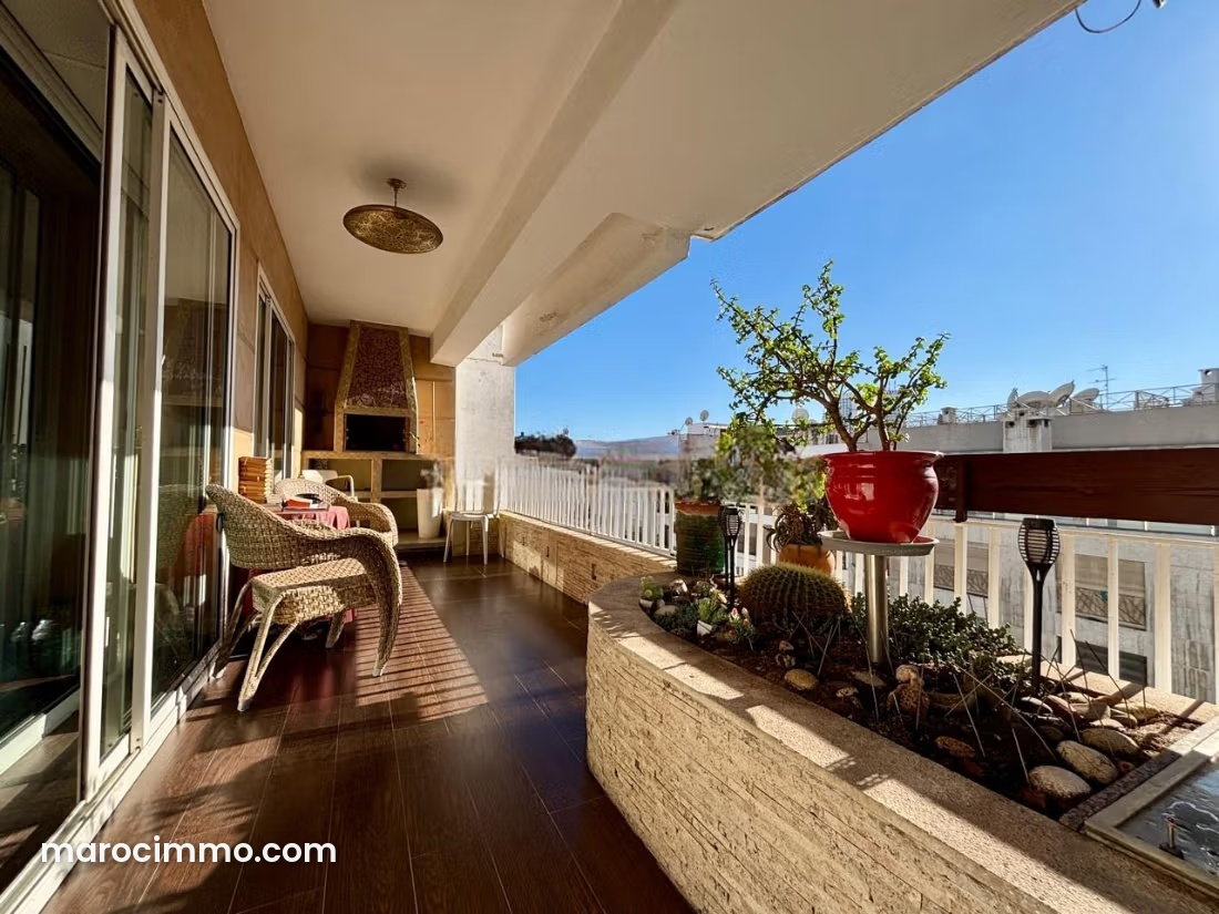 Appartement 253 m², dernier étage avec terrasse, Gauthier Casablanca — Casablanca