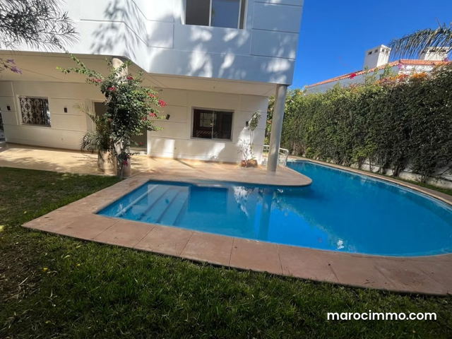 Villa a la location vide a ain Diab 47000dh — Casablanca