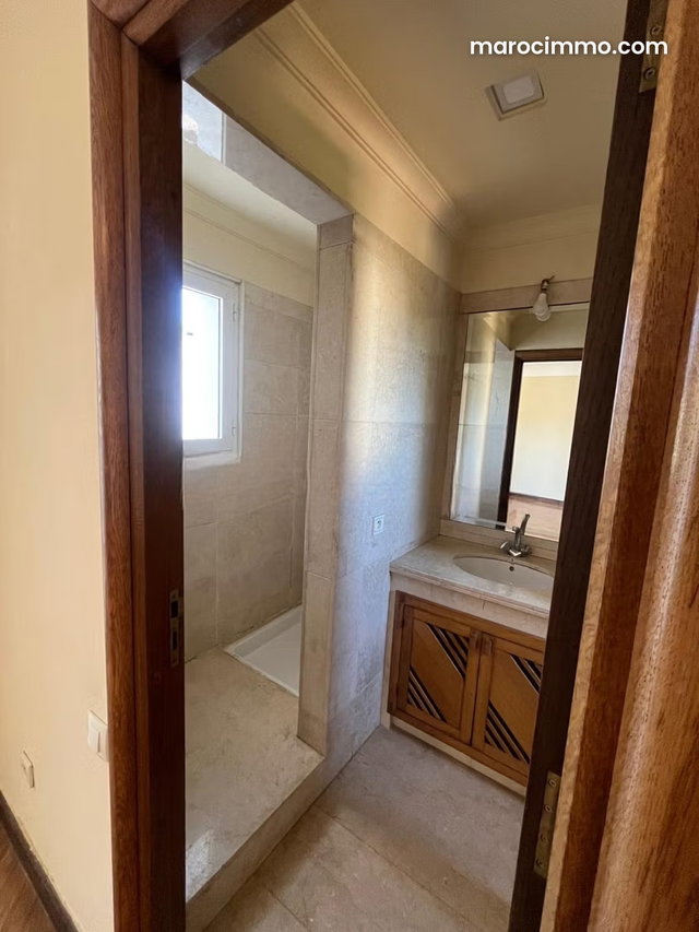 Villa a la location vide a ain Diab 47000dh — 4